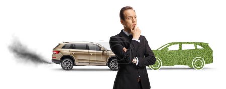 Téléchargez les photos : Homme d'affaires pensif devant un véhicule écologique vert et un 4x4 isolé sur fond blanc - en image libre de droit