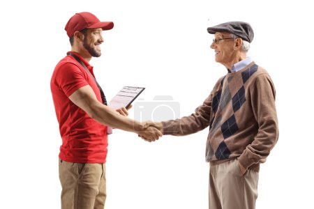 Foto de Perfil de un repartidor estrechando la mano con un pensionista aislado sobre fondo blanco - Imagen libre de derechos