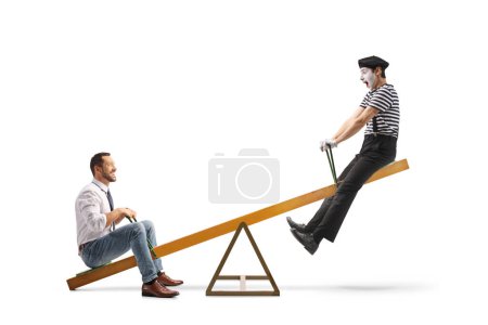 Téléchargez les photos : Homme d'affaires et mime jouant sur une balançoire isolée sur fond blanc - en image libre de droit
