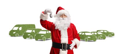Téléchargez les photos : Santa Claude tenant une clé devant des voitures électriques vertes isolées sur fond blanc - en image libre de droit