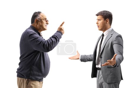 Foto de Hombre maduro amenazando a un hombre de negocios aislado sobre fondo blanco - Imagen libre de derechos