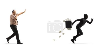 Foto de Foto de perfil completo de un oficial de seguridad con un walkie talkie persiguiendo a un ladrón con dinero en un caso aislado sobre fondo blanco - Imagen libre de derechos