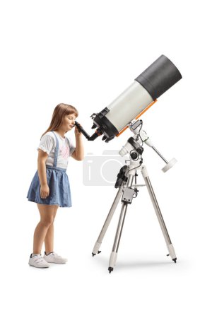 Foto de Niña observando los planetas y estrellas con un telescopio aislado sobre fondo blanco - Imagen libre de derechos