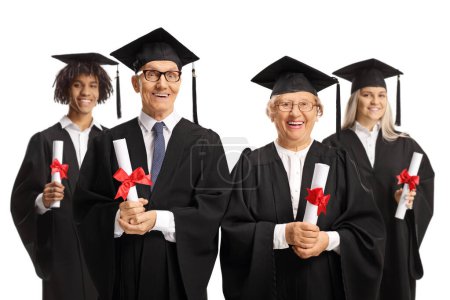 Senioren mit jungen Hochschulabsolventen mit College-Abschlüssen isoliert auf weißem Hintergrund