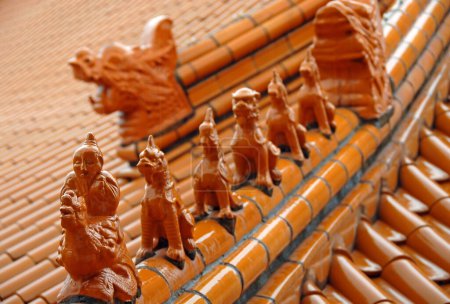 Foto de Berkeley, Nueva Gales del Sur, Australia: Finales decorativos en forma de bestias míticas en un techo en el Templo Fo Guang Shan Nan Tien, un templo budista cerca de Wollongong, Australia. - Imagen libre de derechos