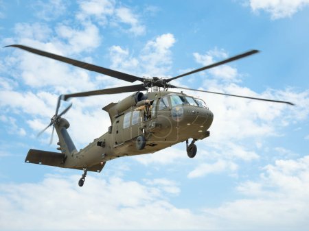 Téléchargez les photos : Un hélicoptère militaire américain. Combat US air force - en image libre de droit