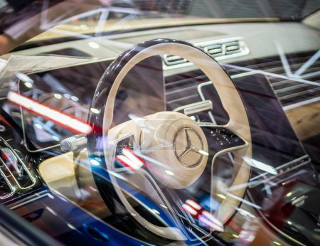 Téléchargez les photos : Bucharest, Romania - 10.07.2022: Close up with the interior and the steering wheel of a Luxury Mercedes or Maybach car - en image libre de droit