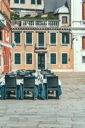 Foto de Pintoresca escena vintage con un restaurante al aire libre terraza cafetería en Venecia, Italia. - Imagen libre de derechos
