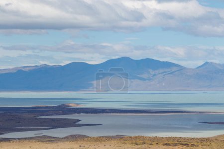 Foto de Lago Viedma con paisaje montañoso circundante en El Chalten, Argentina. Visto desde el punto de vista del Cóndor. - Imagen libre de derechos