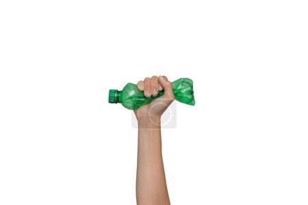 Foto de Botella de plástico de mano que sostiene la botella de mascota triturada para mostrar lucha contra la contaminación ambiental y para el concepto de reciclaje. - Imagen libre de derechos