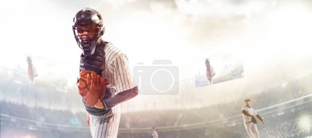 Téléchargez les photos : Joueur de baseball professionnel en action sur la grande arène - en image libre de droit