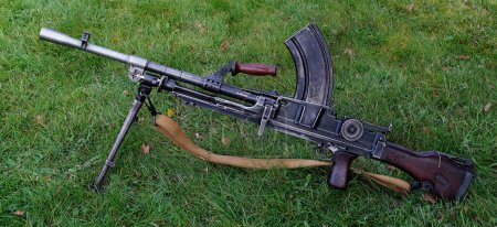 Guns and ammunition of world war 2. The Bren gun was a series of light machine guns (LMG) made by Britain in the 1930s and used in various roles until 1992. 