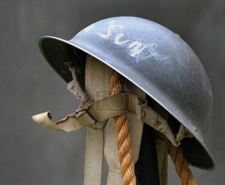 Téléchargez les photos : Casque en acier britannique. Le casque Brodie est un casque de combat en acier conçu et breveté à Londres en 1915 par l'inventeur letton John Leopold Brodie (letton : Leopolds Janno Braude). - en image libre de droit