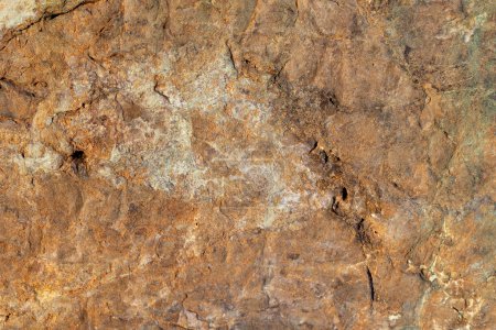 Foto de Textura de roca agrietada. Superficie de piedra con tinte marrón. Fondo de naturaleza - Imagen libre de derechos