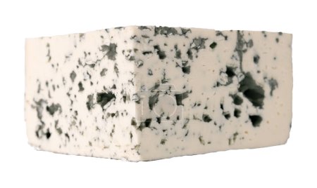 Téléchargez les photos : Fromage moule bleu isolé sur fond blanc avec chemin de coupe, morceau triangle de fromage avec moule - en image libre de droit
