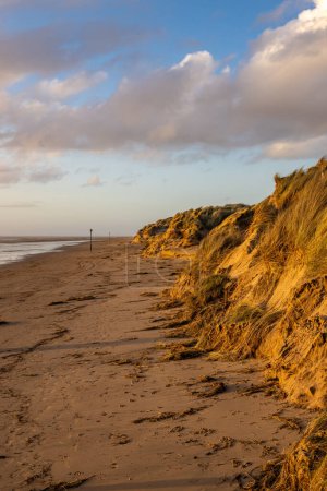 Sanddünen mit Erosion bei Formby an der Küste von Merseyside