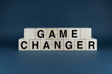 Cambiador de juego. Cubos forman la palabra Game changer. Concepto de cambio de juego empresarial o político e innovación disruptiva