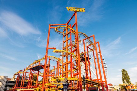 Foto de Vienna, Austria - October 16, 2022: Volare, roller coaster in the Wurstelprater or Prater, amusement park in Leopoldstadt, Vienna, Austria. - Imagen libre de derechos