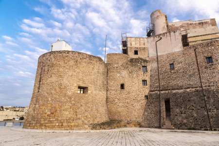 Fachada del castillo medieval de Castellammare del Golfo o Castello a mare en Sicilia, Italia