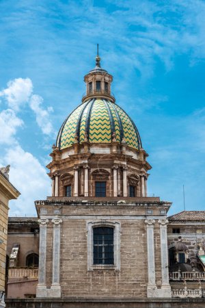 Foto de Fachada de la Iglesia de San Giuseppe dei Teatini en el casco antiguo de Palermo, Sicilia, Italia - Imagen libre de derechos