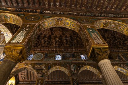 Foto de Interior de la Capilla Palatina o Capilla Palatina en el casco antiguo de Palermo, Sicilia, Italia - Imagen libre de derechos