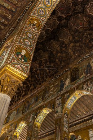 Foto de Interior de la Capilla Palatina o Capilla Palatina en el casco antiguo de Palermo, Sicilia, Italia - Imagen libre de derechos