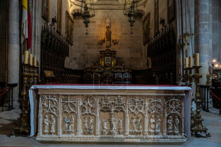 Foto de Altar en el interior de la Catedral de Braga en el casco antiguo de Braga, Portugal - Imagen libre de derechos