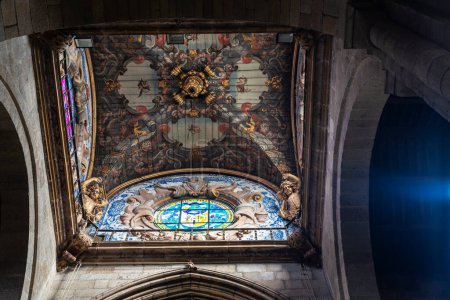 Foto de Techo en el interior de la Catedral de Braga en el casco antiguo de Braga, Portugal - Imagen libre de derechos