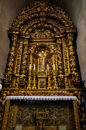 Foto de Altar en el interior de la Catedral de Braga en el casco antiguo de Braga, Portugal - Imagen libre de derechos