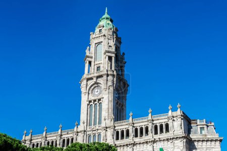 Foto de Fachada del ayuntamiento de Oporto, de estilo neoclásico, en el centro de Oporto o Oporto, Portugal - Imagen libre de derechos