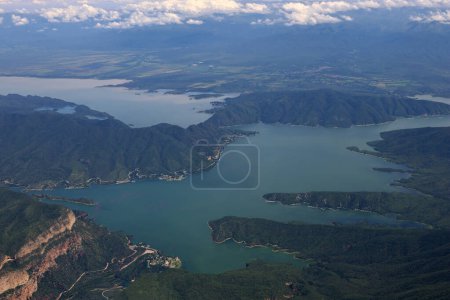 Die Luftaufnahme des künstlichen Sees Cabra Corral in der Provinz Salta (Argentinien)).