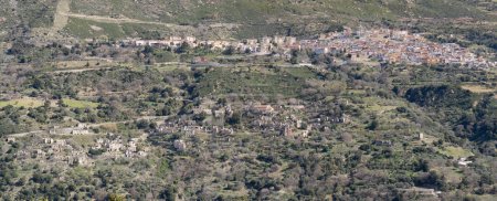 Téléchargez les photos : Ruines de la ville fantôme de Gairo, centre de la Sardaigne - en image libre de droit