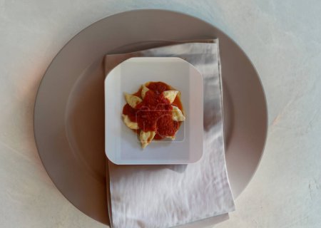 Foto de Culurgionis culurgiones, ravioles tradicionales sardos rellenos de patatas, queso pecorino y menta, típico de Cerdeña - Imagen libre de derechos