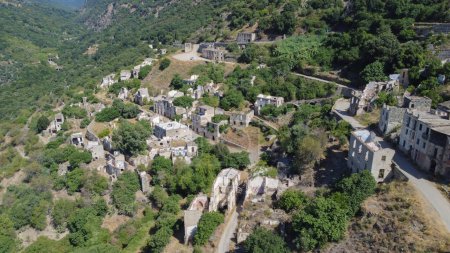 Téléchargez les photos : Ruines de la ville fantôme de Gairo, Sardaigne centrale - en image libre de droit