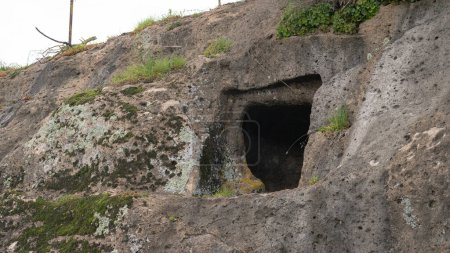 Domus de Janas Nekropole Partulesi Ittireddu - Märchenhaus, prähistorische Steinstruktur typisch für Sardinien