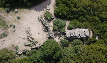 Gigantengrab von Coddu Vecchiu, errichtet während der Bronzezeit von der nuraghischen Zivilisation, Doragli, Sardinien, Ital