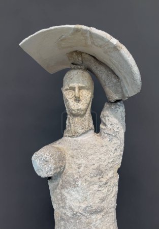 Téléchargez les photos : Oristano ITALIE - 21 février 2024 - géants de monti prama - sculptures pépinières anciennes trouvées dans la nécropole de Mont 'e Prama à Cabras en Sardaigne centrale - en image libre de droit