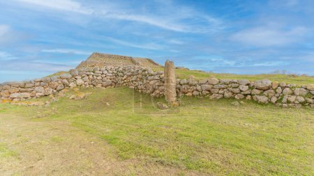 Autel préhistorique ou prénuragique Monte d'Accoddi, ancien sanctuaire du nord de la Sardaigne