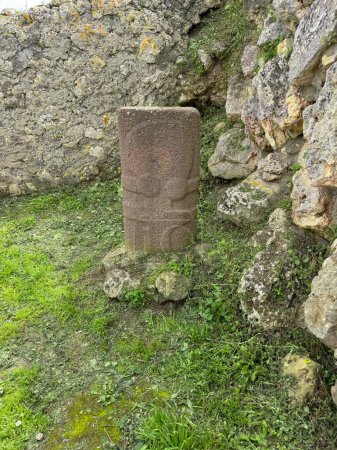 Foto de Altar prehistórico o pre-Nurágico Monte d 'Accoddi, antiguo santuario en el norte de Cerdeña - Imagen libre de derechos