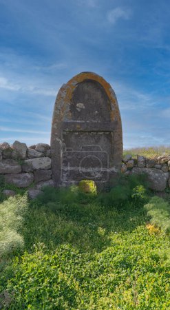 domus de janas und nekropolis von santu pedru alten nuraghischen gräbern in alghero nord-sardinien