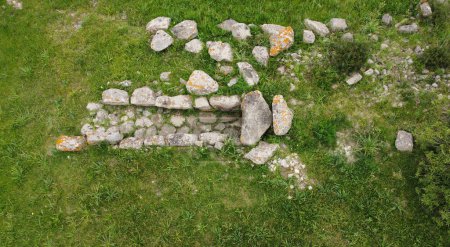 Grab der Nuraghen-Giganten sa sedda e Sa Caudeba in Collinas in Mittelsardinien