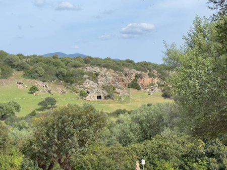 Domus de Janas von Montessu pränuraghische und nuraghische Nekropole von villaperuccio südlich von Sardinen