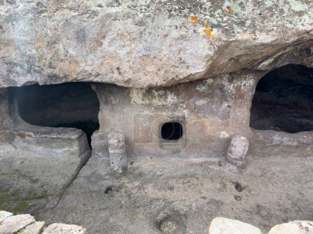 Domus de Janas de Montessu necrópolis pre-nurágica y nurágica de villaperuccio sur de Cerdeña