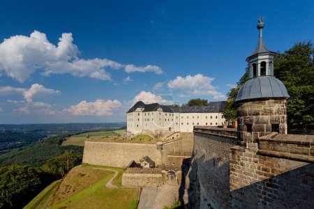 Téléchargez les photos : Fortress Knigstein in Saxon Switzerland National Park, Germany - en image libre de droit