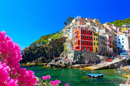 Foto de Vista panorámica de la colorida aldea Manarola en Cinque Terre, Liguria, Italia. - Imagen libre de derechos