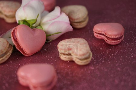 Téléchargez les photos : Romantic composition for Valentines Day, engagement ring, heart-shaped macarons - en image libre de droit
