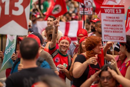 Téléchargez les photos : SO PAULO (SP), 29-10-2022 Lula, Alckmin et Haddad participent à une marche sur Av. Paulista, SP, ce samedi après-midi (29) et avec la participation spéciale de l'ancien président uruguayen Jos Mujica - en image libre de droit
