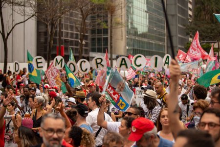 Foto de SO PAULO (SP), 29-10-2022Lula, Alckmin y Haddad participan en una marcha en la Av. Paulista, SP, este sábado por la tarde (29) y con la participación especial del expresidente uruguayo Jos Mujica - Imagen libre de derechos