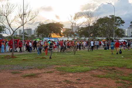 Foto de BRASILIA BRAZIL, JANUARY 01, 2023, Voters of third-time elected president Luiz Incio Lula da Silva gather in Brasilia to attend the inauguration - Imagen libre de derechos