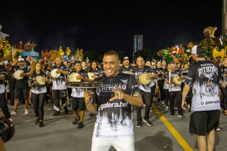 Téléchargez les photos : SAO PAULO, BRÉSIL 09 FÉVRIER 2023, Répétition technique des écoles de samba de Sao Paulo à la Sambadrome Anhembi - en image libre de droit
